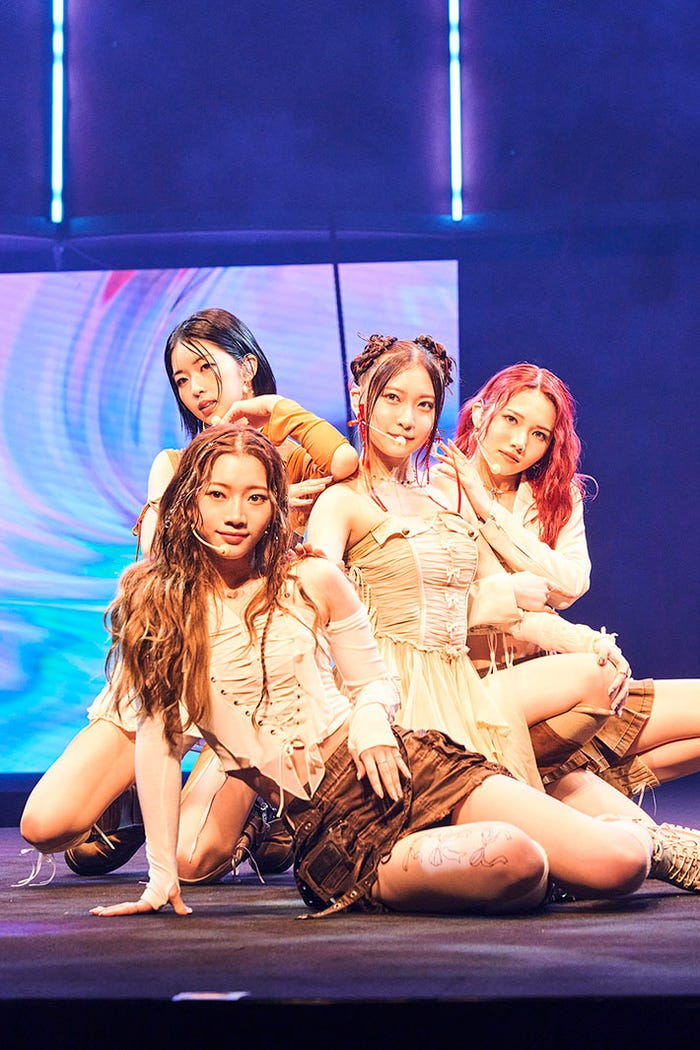 「THE “1st IS:SUE” PREMIUM SHOWCASE」(C)LAPONE GIRLS