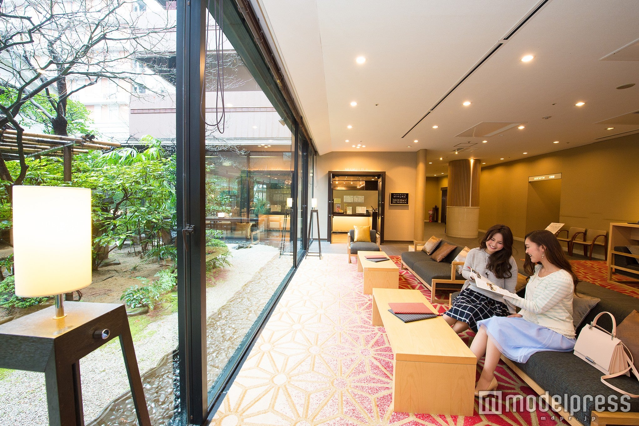 日本古来のテイストを取り入れ改装したロビー