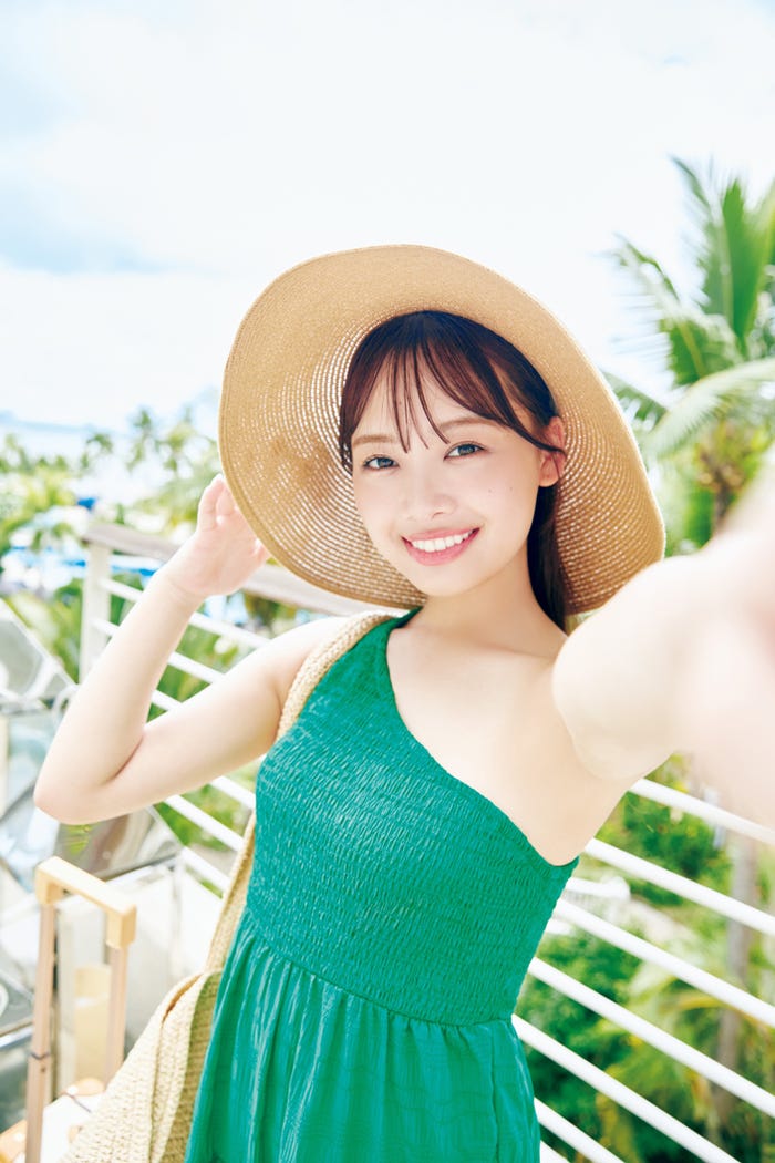 日向坂46 濱岸ひより1st写真集「もしも」紀伊國屋書店限定版裏表紙:撮影/三宮幹史(TRIVAL)