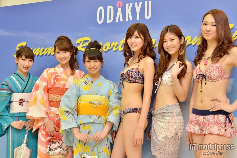 岩崎名美（左から4番目）