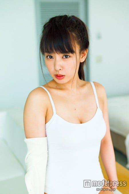 NMB48卒業メモリアル・フォトブック『山田菜々 4+3=7』(4月25日発売/光文社刊)より