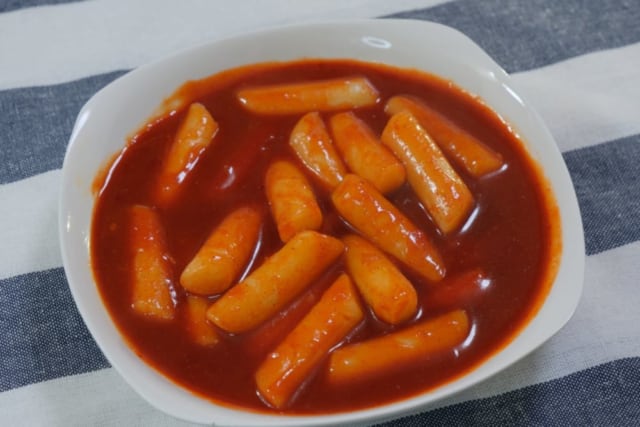 業務スーパーのトッポギを調理して真上からの映した画像