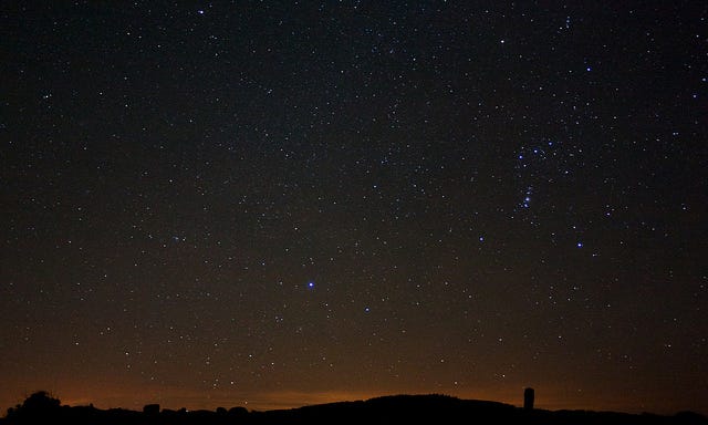 オリオン座流星群が今夜見頃に 観測のポイントは?