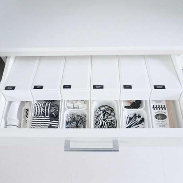 100均グッズは隙間収納にも大活躍 ごちゃつく小物がスッキリ片付くアイデア実例 モデルプレス