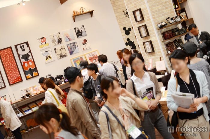 ディズニーのブースには多くの来場者が