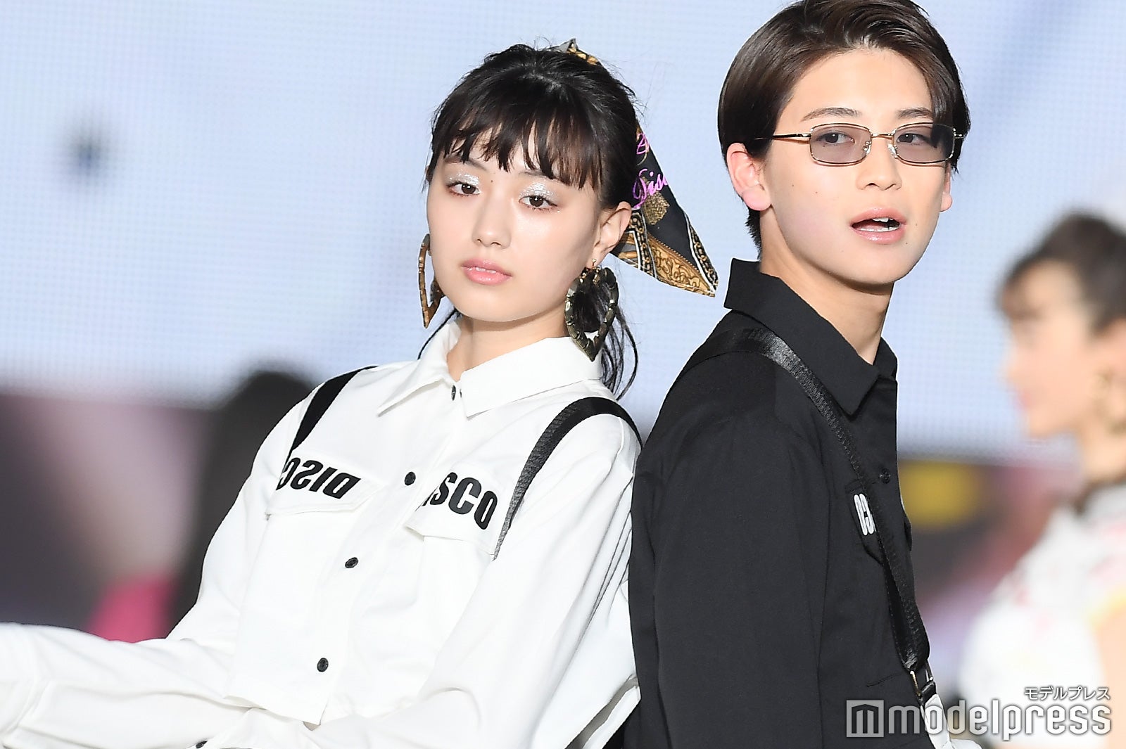 鶴嶋乃愛、高橋文哉（C）モデルプレス