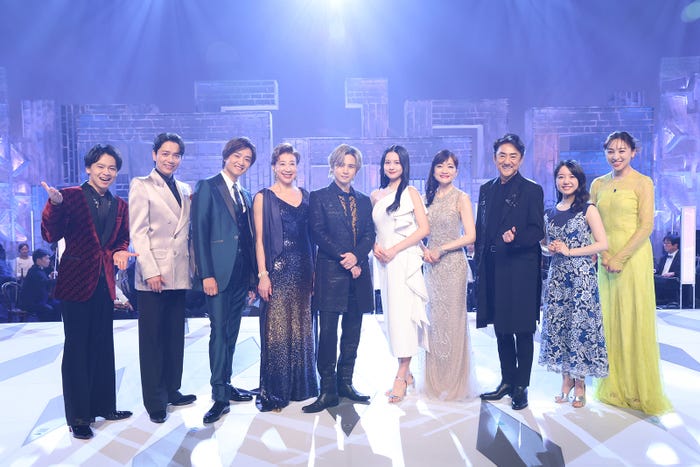 (左から)中川晃教、山崎育三郎、井上芳雄、前田美波里、堂本光一、中村麗乃、島田歌穂、市村正親、上白石萌音、音月桂(C)フジテレビ