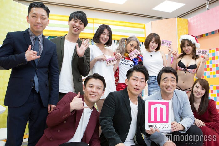 (前列左から)おたけ、太田博久、斉藤慎二、妹田佳奈子(後列左から)嶋佐和也、屋敷裕政、田森美咲、ゆきぽよ、忍野さら、白川未奈 (C)モデルプレス