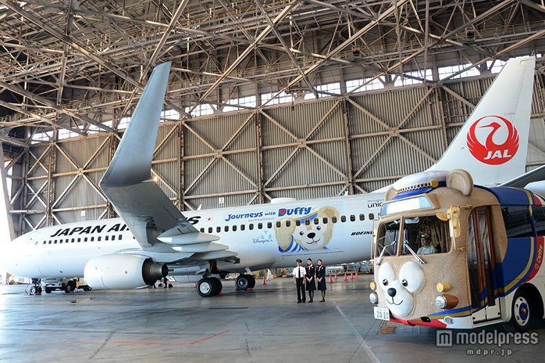 JALハッピージャーニーエクスプレスとダッフィーバス