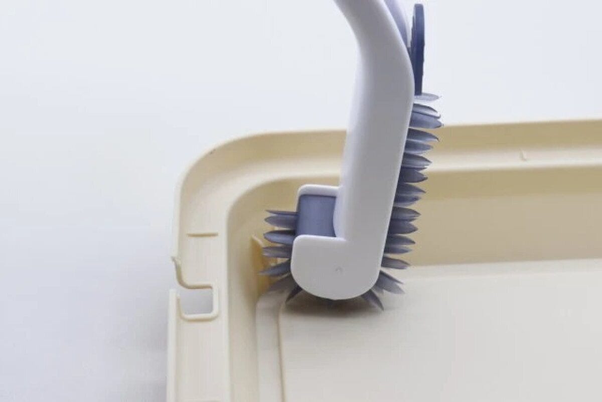 ダイソー　水切れの良いお風呂の排水口ブラシ　使用例