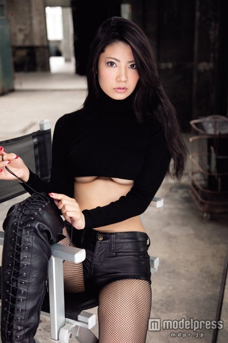 倉持明日香／1stソロ写真集「耳たぶ」より／画像提供：秋田書店