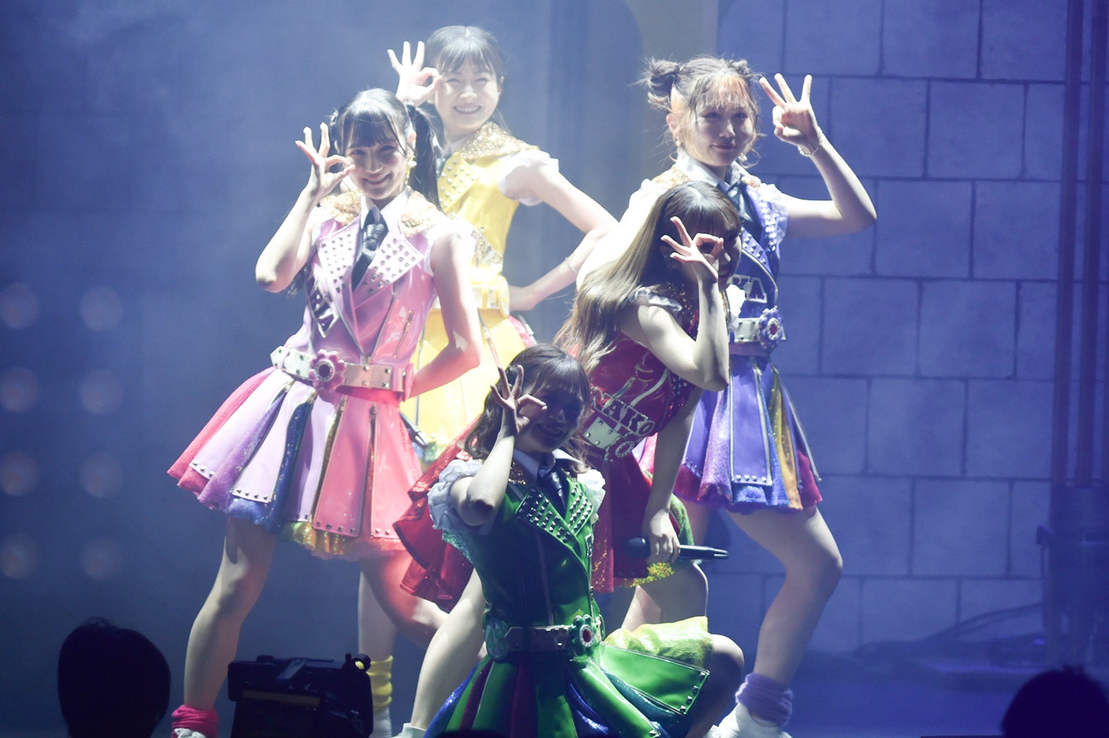 HKT48（左上から時計回りに）今村麻莉愛、松岡はな、秋吉優花、矢吹奈子、本村碧唯「矢吹奈子 卒業コンサート〜未来への翼〜」（C）モデルプレス