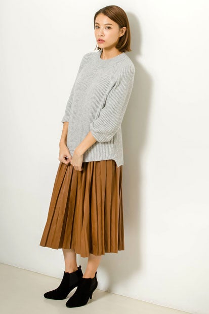 フェイクレザープリーツスカート「Re:EDIT by GALSTAR」2,998円（税込）／画像提供：Re:EDIT by GALSTAR