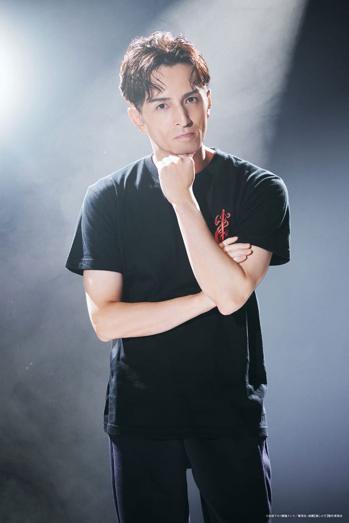 里見勇気(劇団ララライ)役:杉山圭一【推しの子】キャラクタービジュアル(C)赤坂アカ×横槍メンゴ/集英社・演劇【推しの子】製作委員会