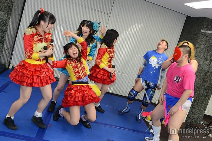 仮面女子とほもいろクローバーZ