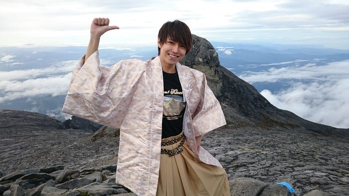 キナバル山の山頂で「タカシやで!」(画像提供:SDR)