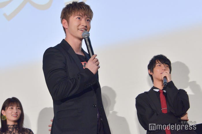 佐野玲於「ずっと見てるよ~~」 (C)モデルプレス