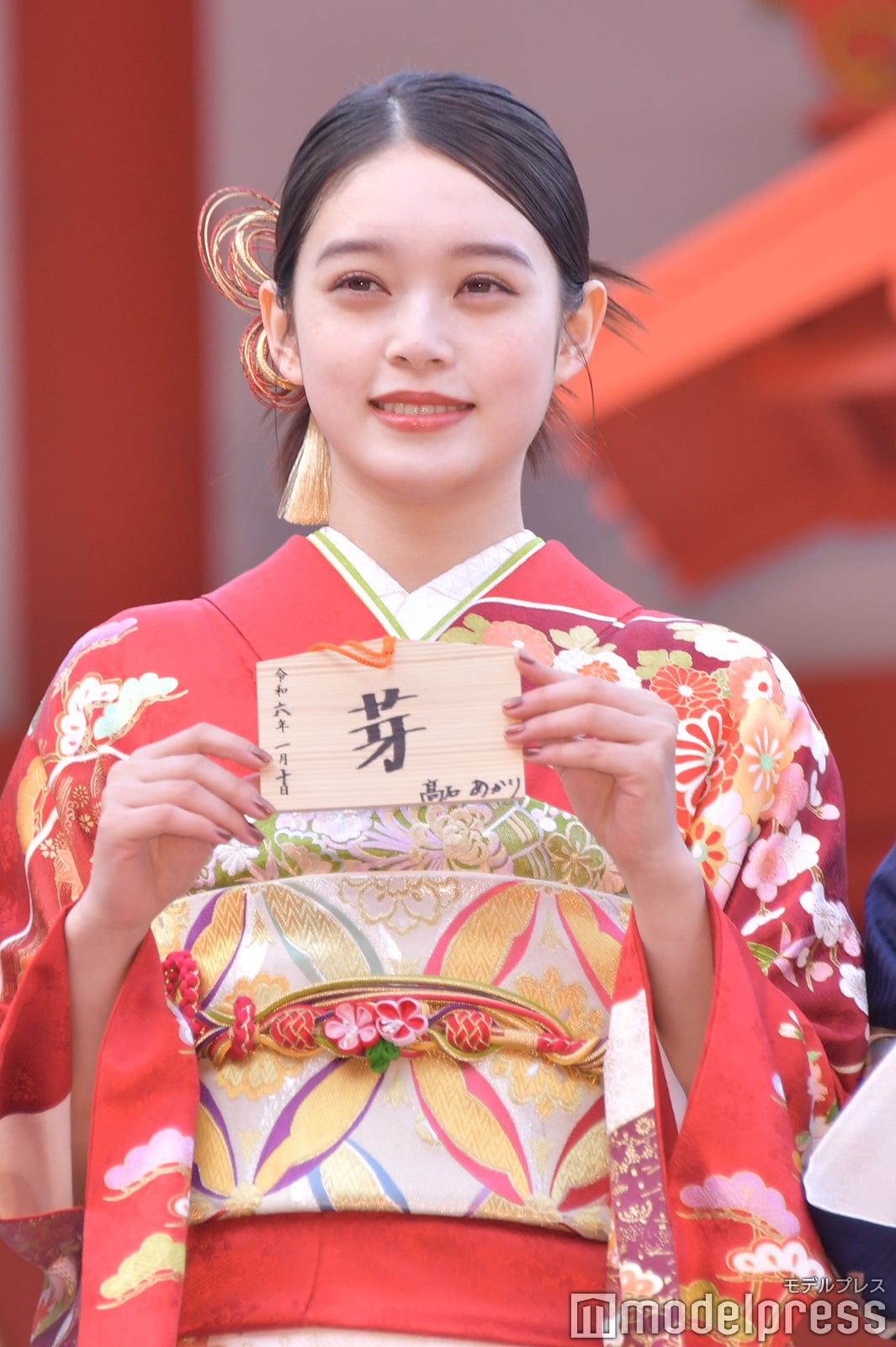 直筆絵馬を紹介する高石あかり（C）モデルプレス