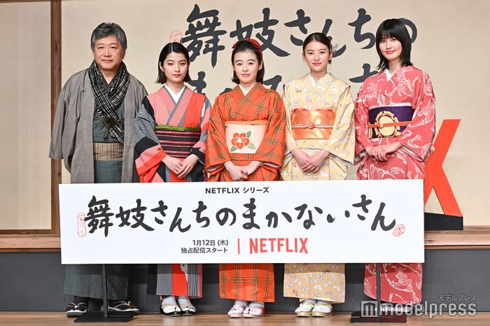 (左から)是枝裕和監督、蒔田彩珠、森七菜、出口夏希、橋本愛 (C)モデルプレス