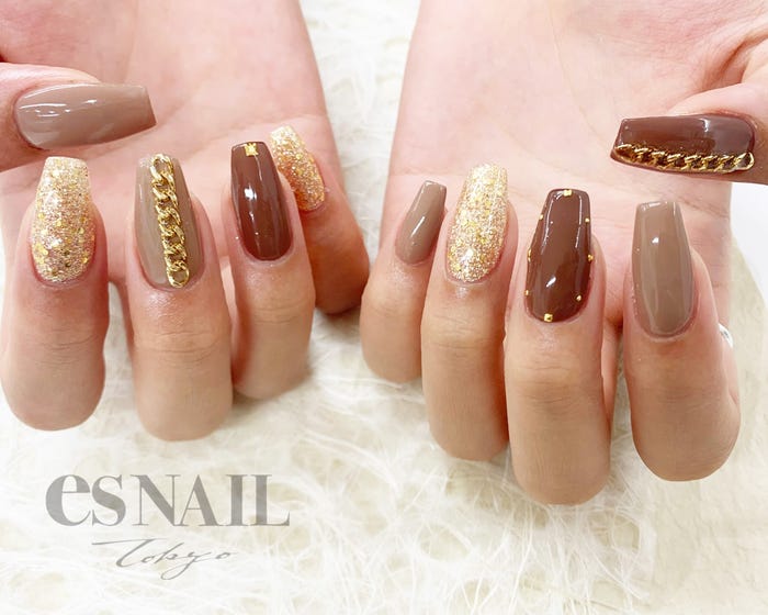 オシャレ度アップのMIXグリッター(画像提供:esNAIL)