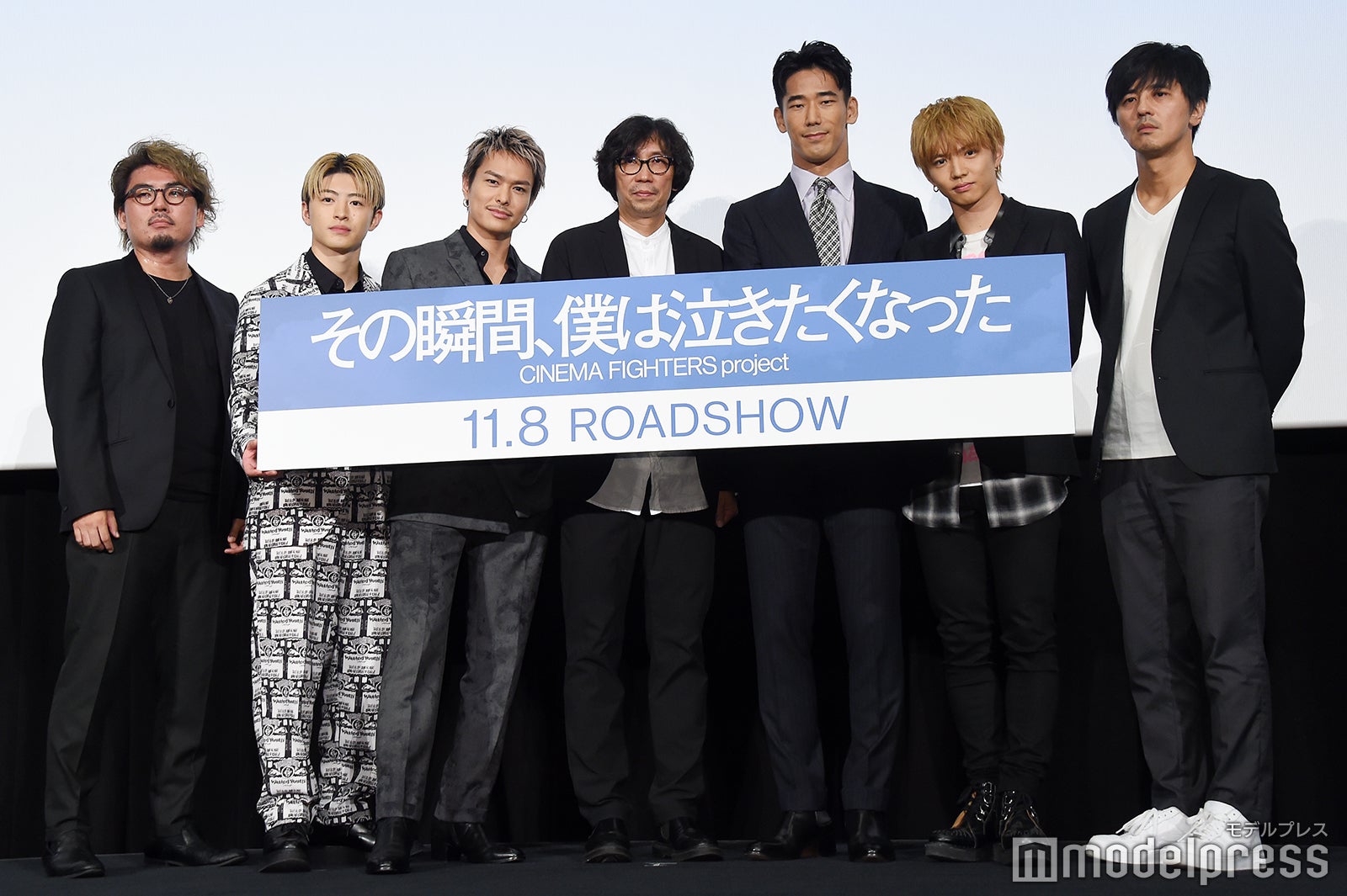 （左から）洞内広樹監督、佐野玲於、今市隆二、行定勲監督、小林直己、佐藤大樹、井上博貴監督（C）モデルプレス