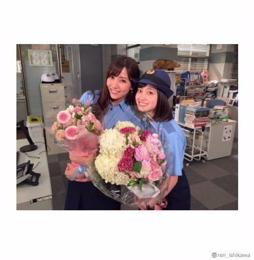 橋本環奈「警視庁いきもの係」ヒロイン完走　石川恋と美女2ショットで報告