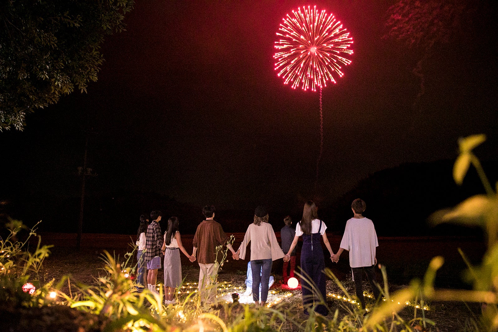 赤い花火が打ち上がって脱落が決定「太陽とオオカミくんには騙されない」（C）AbemaTV