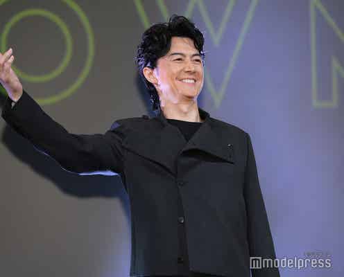 福山雅治、初挑戦のマジックで華麗に登場「今日一番緊張している」