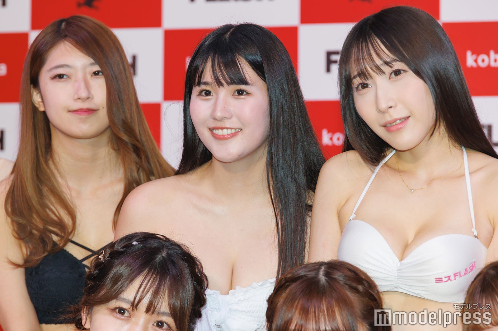 （左から）佐伯桃子、白石時、つぶらあい（C）モデルプレス