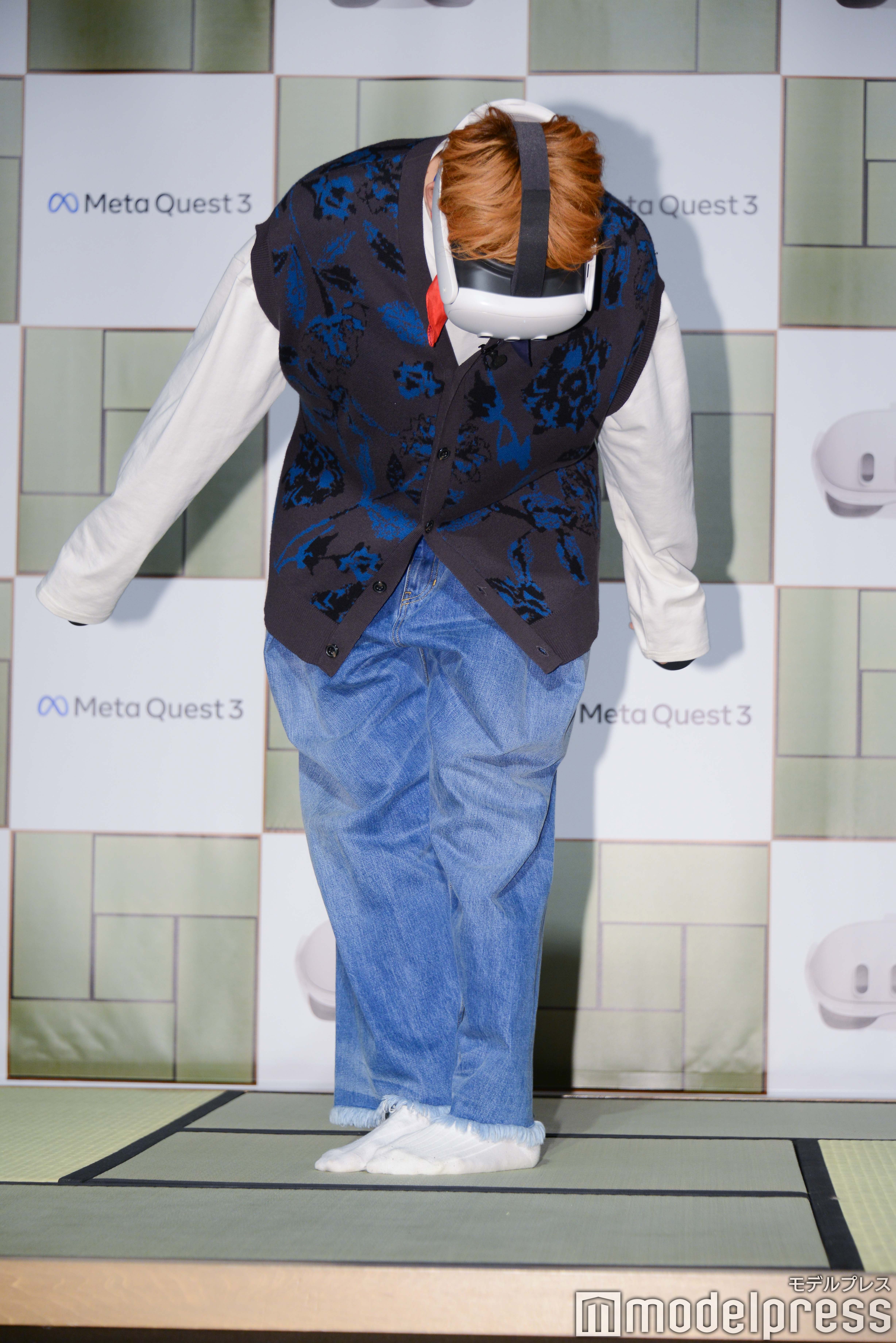 高所にある板を歩くユーキ（C）モデルプレス