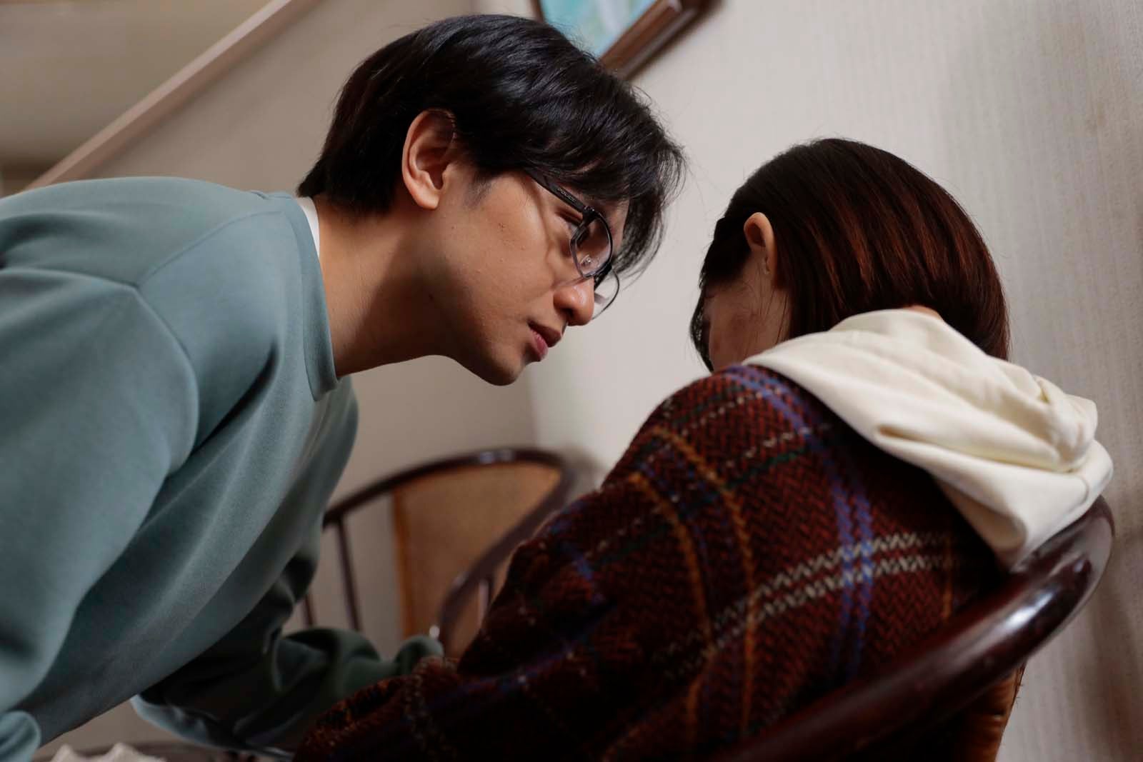 ＜シッコウ！！～犬と私と執行官～ 第7話＞栗橋、ついにひかりにキス？