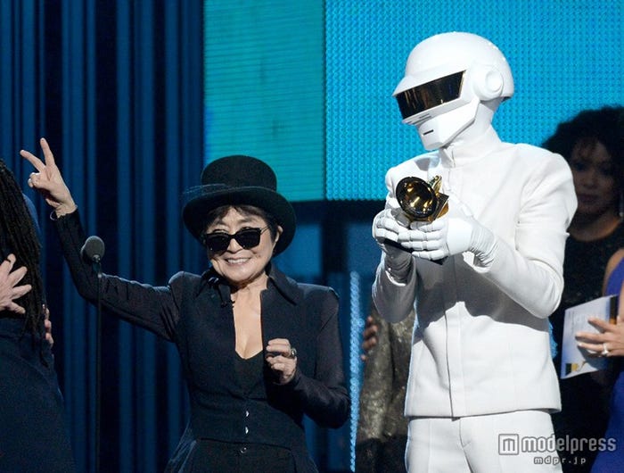 壇上でメッセージを読み上げたオノ・ヨーコ/Getty images Entertinment