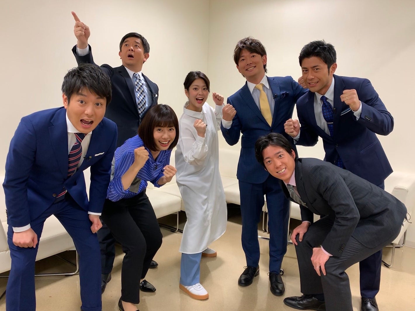 左から：中村光宏アナ、山崎夕貴アナ、伊藤利尋アナ、杉原千尋アナ、谷岡慎一アナ、榎並大二郎アナ、立本信吾アナ（提供写真）