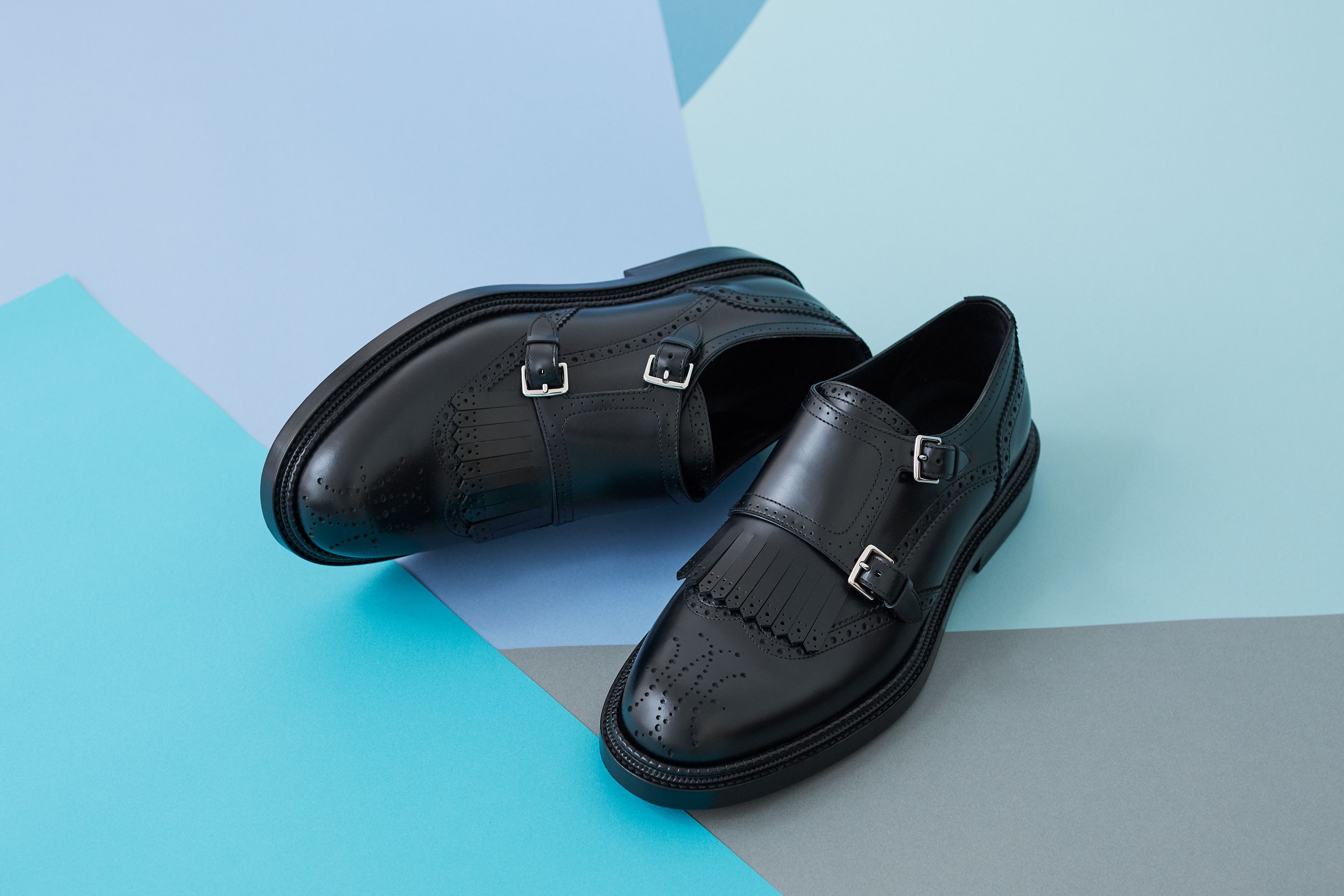 ドレスの品格に、都会的なボリュームを吹き込むエルメス──冬の決定打、ブーツ＆レザーシューズ選び