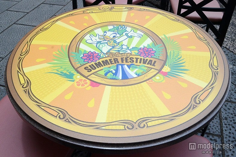 テーブルもイベントデコレーション（デイジー）