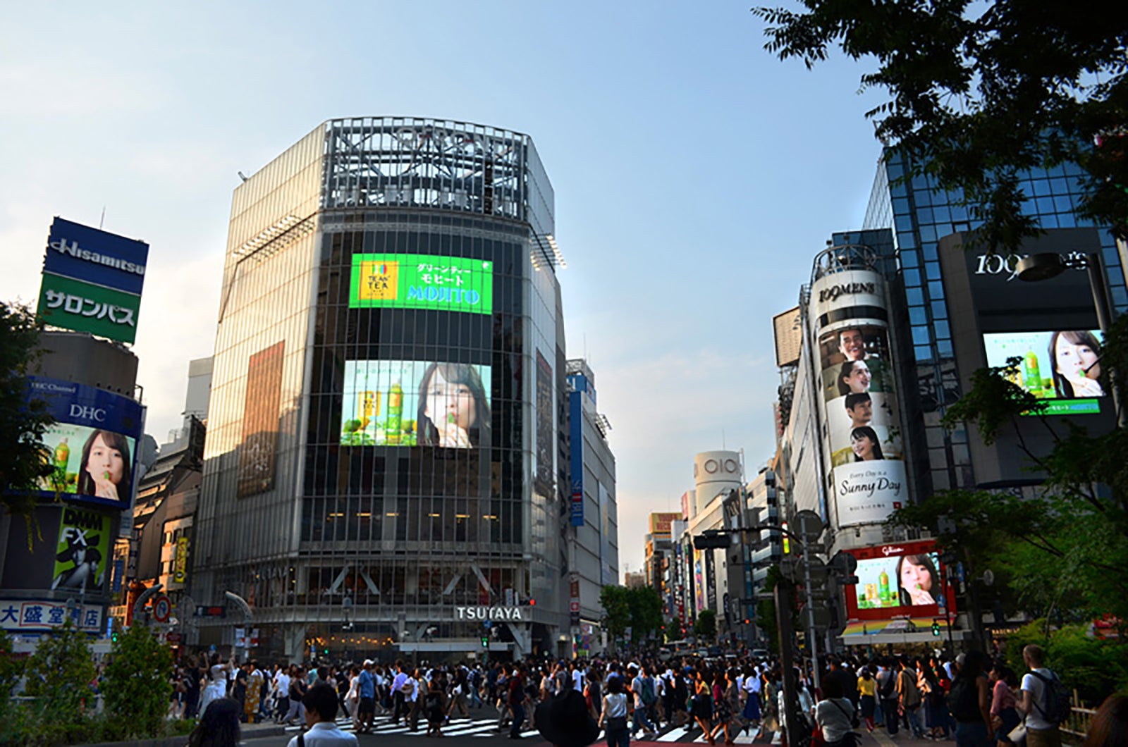 “TEAs’TEAグリーンティーモヒート”が渋谷をジャック！「これは新しい」と賞賛の声も