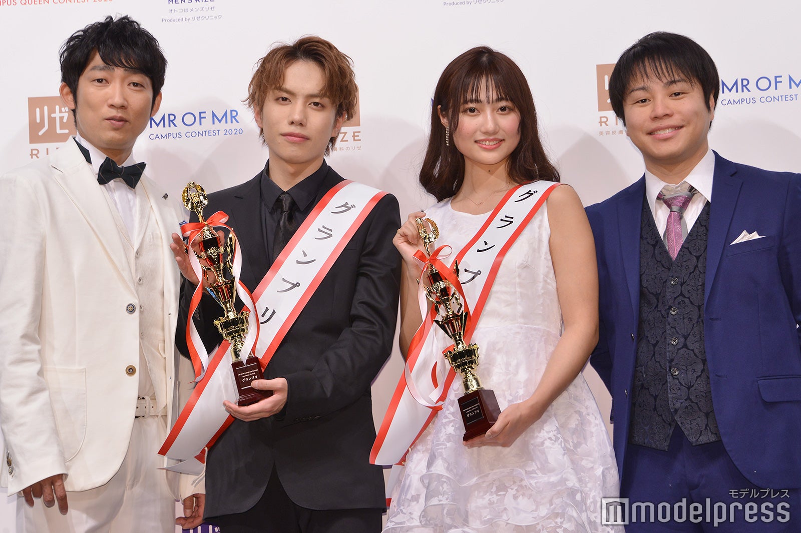 （左から）石田明、一光希さん、西脇萌さん、井上裕介（C）モデルプレス