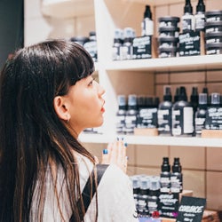 日本一の売り場面積「LUSH」新店舗に潜入 菅沼ゆりが魅力をレポート