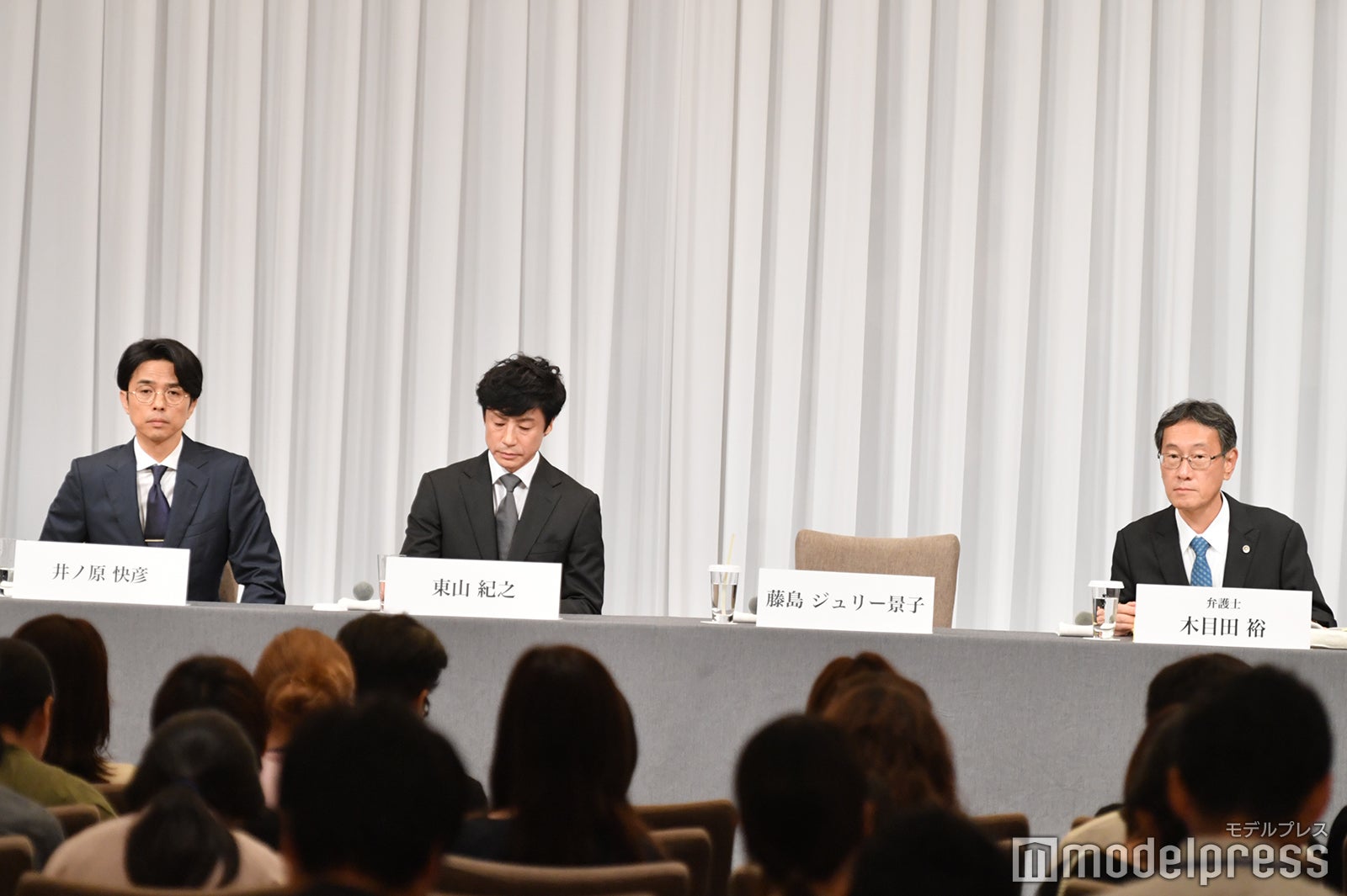 井ノ原快彦、東山紀之、木目田裕氏（C）モデルプレス