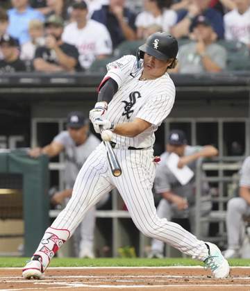 村上宗隆 日本人ルーキー史上初の30号到達！最長スランプ乗り越え17試合ぶりの一発に笑顔 本拠地熱狂 ホワイトソックスを変えた男が新たな勲章