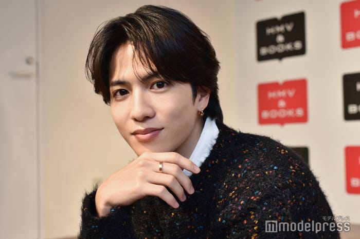 この日もFC限定版写真集のスペシャルリングを身につけていた志尊淳(C)モデルプレス