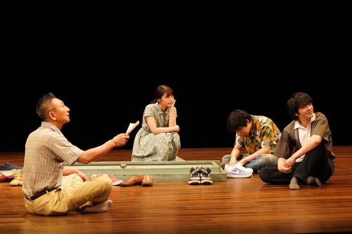 「友達」舞台写真 撮影:宮川舞子(写真提供:シス・カンパニー)