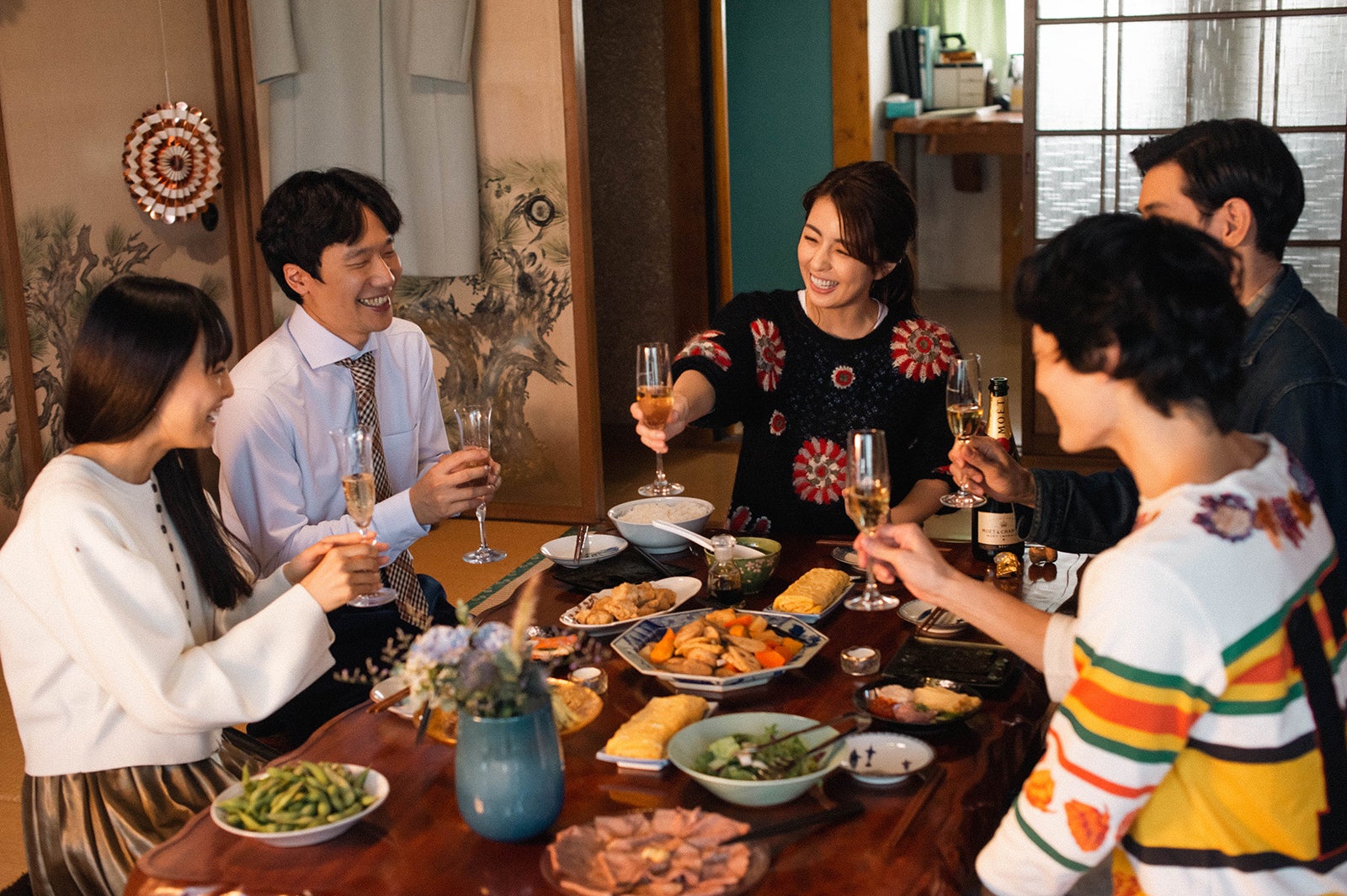 大友花恋、前原滉、柳ゆり菜、中島歩、篠田諒 （C）2022「散歩時間～その日を待ちながら～」製作委員会