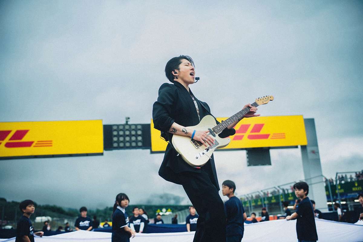 MIYAVI、力強いギターパフォ 世界最高峰の耐久レースWEC日本ラウンドで日本国歌を披露