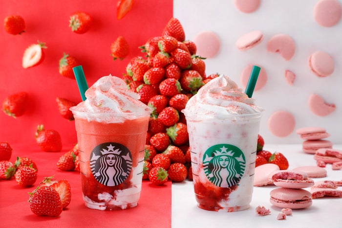 スタバ「ストロベリーベリーマッチフラペチーノ」人気フラペが紅白“ふたご”で復活／画像提供：スターバックス コーヒー ジャパン