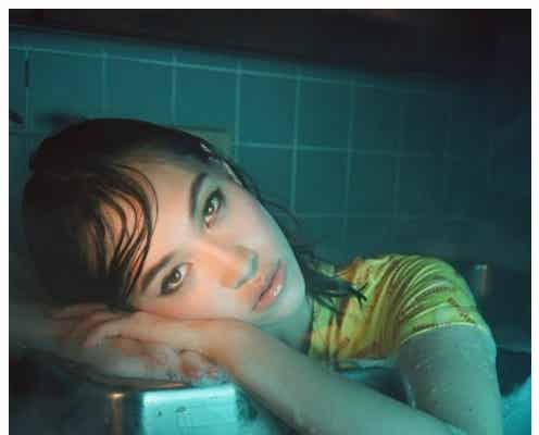 水原希子、泡まみれのバスタブショットに「美しい」「ドキドキする」の声