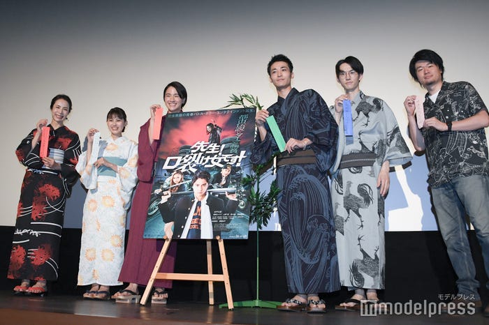 (左から)屋敷紘子、黒崎レイナ、木戸大聖、上野凱、和田雅成、ナカモトユウ監督C)モデルプレス