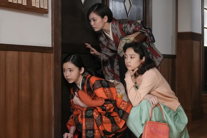 趣里、伊原六花、清水くるみ「ブギウギ」第15話(C)NHK