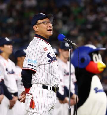 ヤクルトが広島に粋なメッセージ 試合後にスコアボードで辰見鴻之介の代走盗塁記録を称賛 広島ファンの応援にも感謝