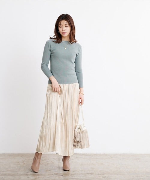 白いプリーツスカートに合う春コーデ 21 旬の着こなし方って モデルプレス